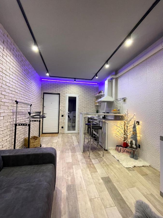 Loft_Apartment คาเมียเนตส์-โปดิลสกี ภายนอก รูปภาพ