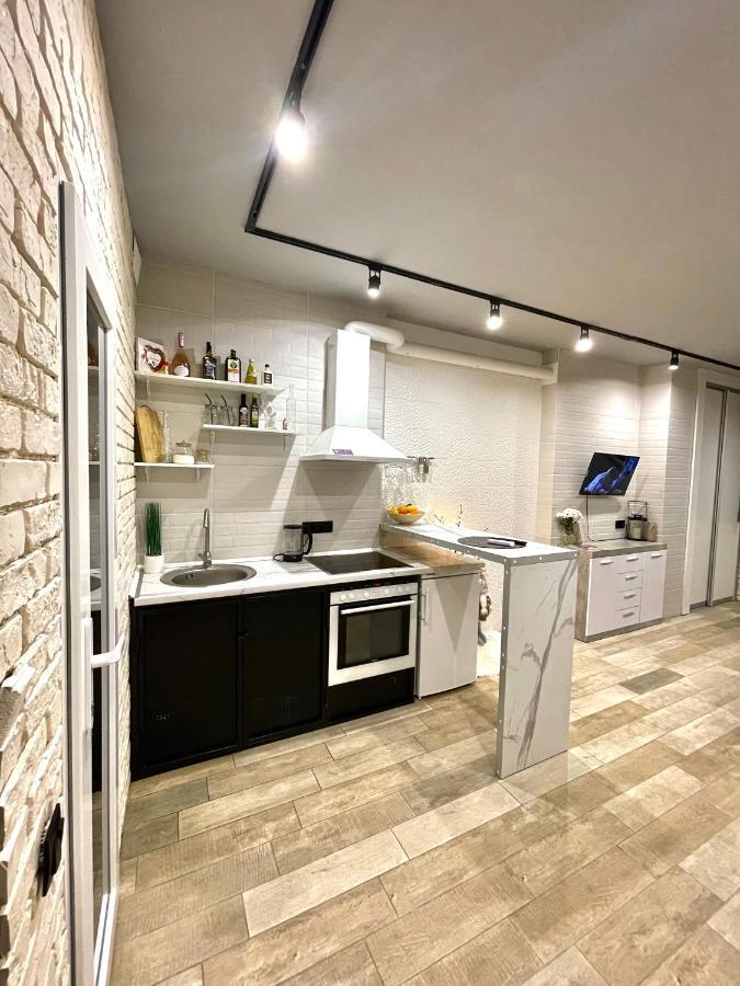 Loft_Apartment คาเมียเนตส์-โปดิลสกี ภายนอก รูปภาพ