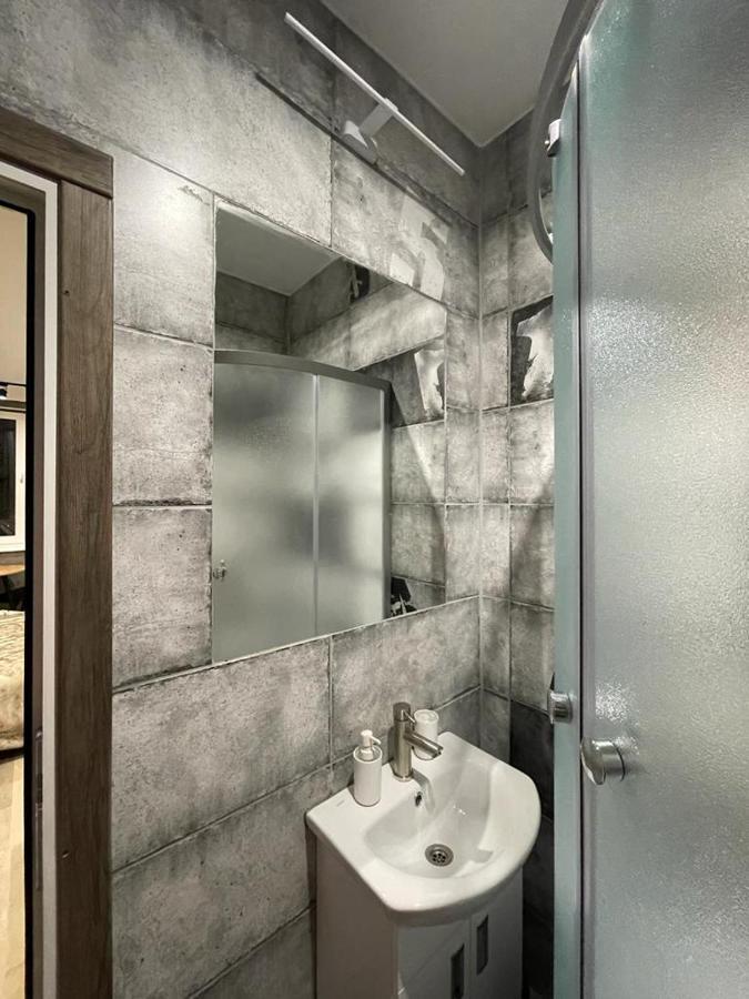 Loft_Apartment คาเมียเนตส์-โปดิลสกี ภายนอก รูปภาพ